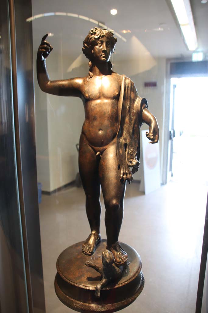 VI.12 Herculaneum. October 2020.
Bronze statuette of Bacchus with decoration of gold, silver and copper, also found awaiting repair in this metal worker’s workshop.
Photo courtesy of Klaus Heese.